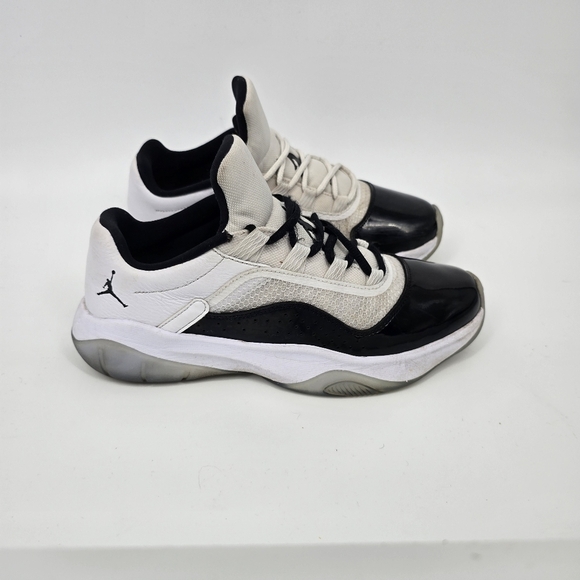 Nike Shoes Men 7.5 Women 9 Air Jordan 11 XI Low Concord DV2207 100 - Picture 5 of 7